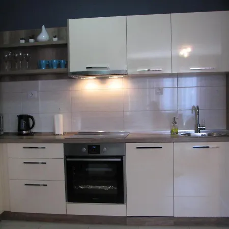 B&s Lux Budua