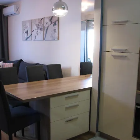 B&s Lux * Budua