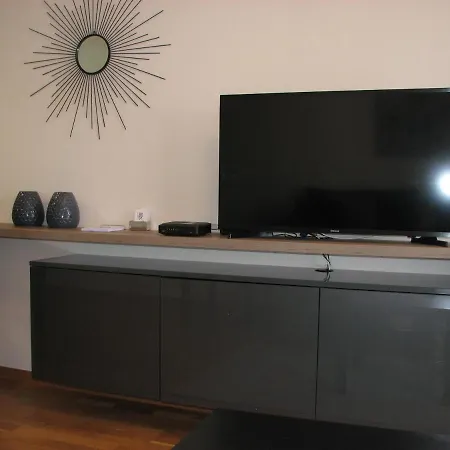 B&s Lux * Budua